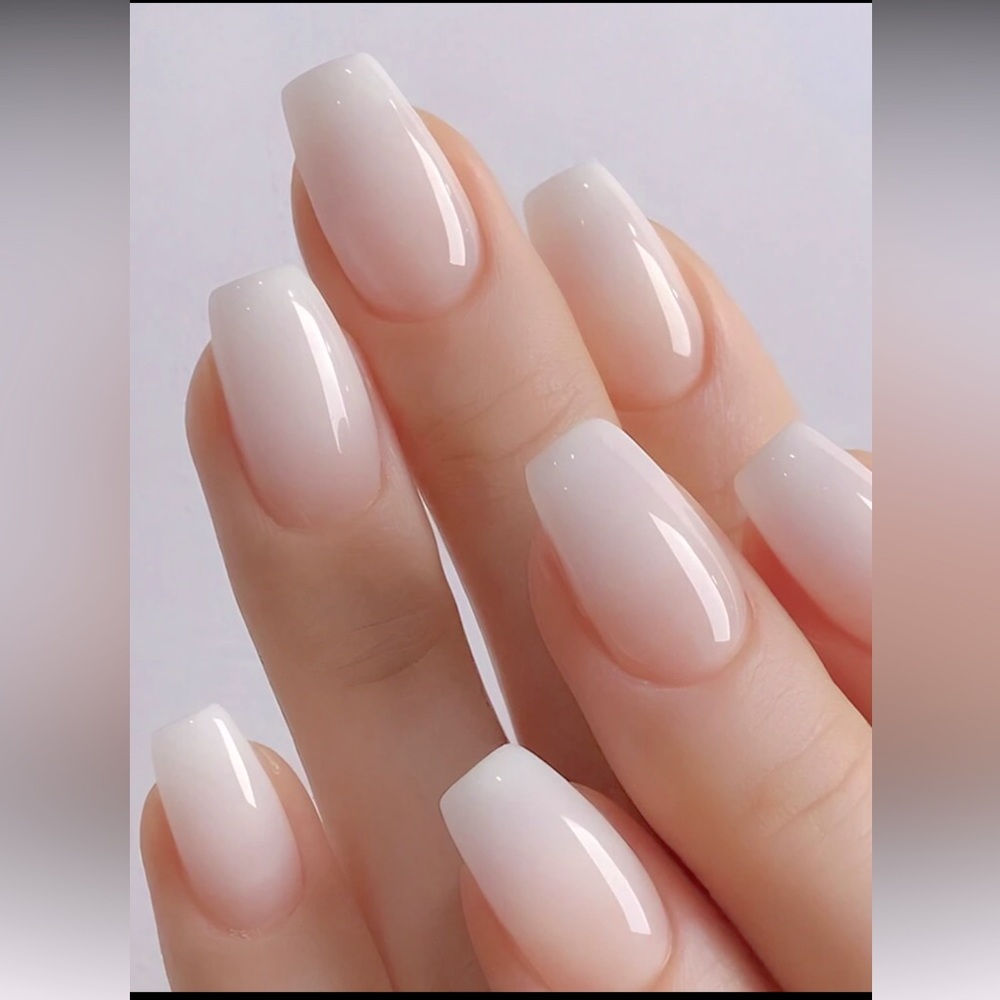 Gradient Ice Press On Nail Set NEW 🏷️